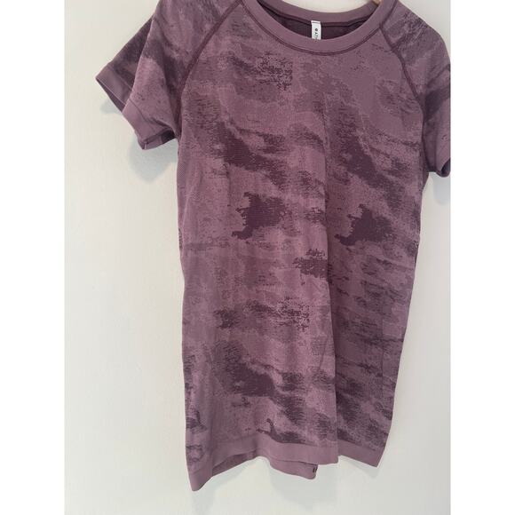 NWOT Athleta Stretch Momento T-Shirt Purple Camo Size Large - Picture 4 of 8
